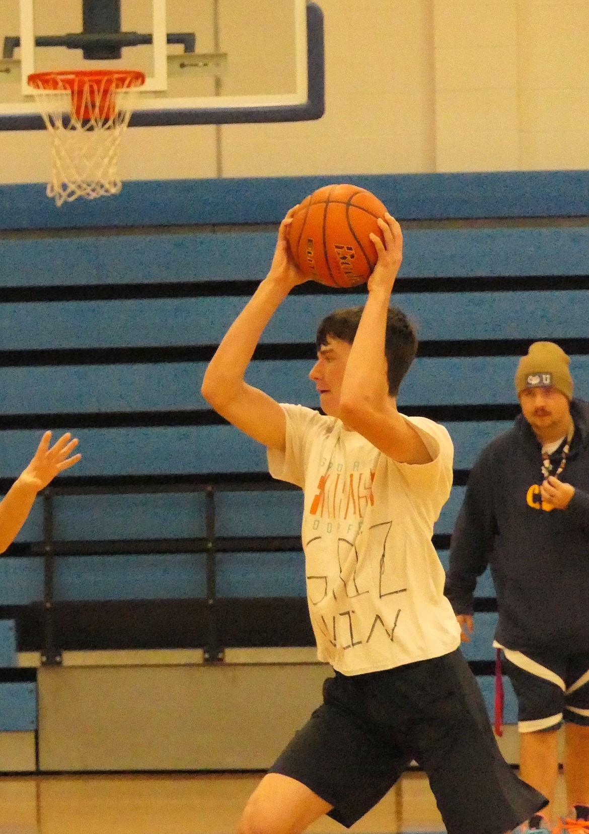 6-5 freshman post Landon Richards heads for the hoop during practice with the Superior Bobcats this past week in Superior.  (Chuck Bandel/VP-MI)