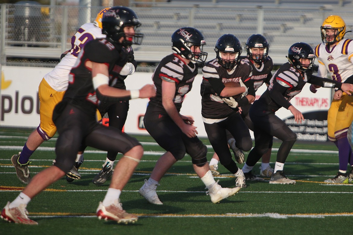 Almira/Coulee-Hartline senior Jaxon Baergen (10) led the Warriors in receiving on Saturday, catching five passes for 95 yards and a touchdown.