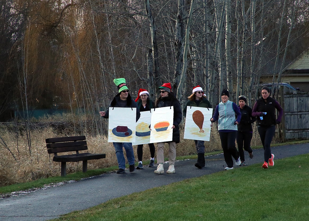 Members of the Keseloff family — Dan, Lisa, Anya and Kat — take part in the annual Turkey Trot fun run.