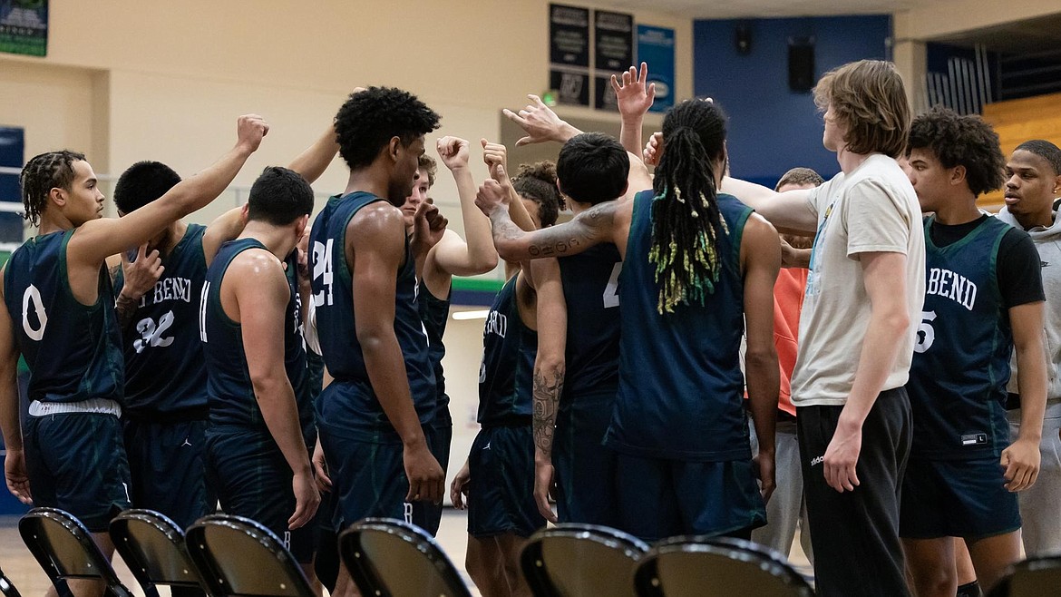 The Vikings men's basketball team took the W in one out of three matches at the Tourkey Tournament on the West Side last week.