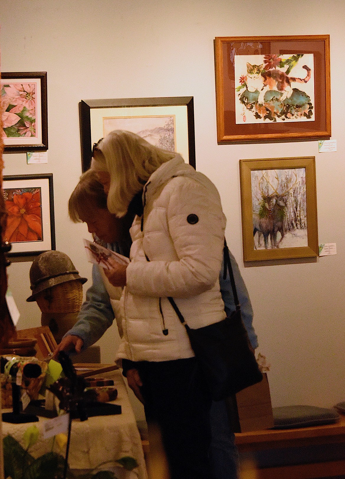 Shoppers peruse art in the Sandpiper Art Gallery and Gifts on Shop Small Business Saturday. (Berl Tiskus/Leader)