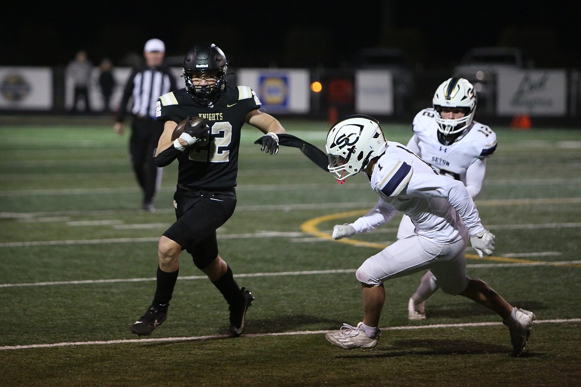 Royal junior Ethan Ellis (22) carries the ball on a 46-yard touchdown run.