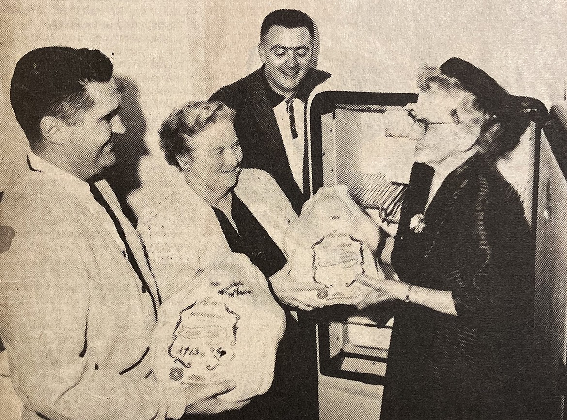 Mae McEuen, of McEuen’s Foodliner, second from left, donates turkeys to the community’s annual Thanksgiving party. Others shown are, from left, Max Jacobs of Lake City Market, Parks & Rec Director Red Halpern and Edith Discher.