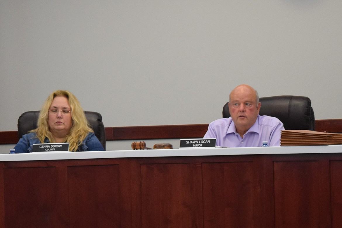 Othello City Council member Genna Dorow and Othello Mayor Shawn Logan discuss the city’s contract with Adams County Pet Rescue during the Oct. 9 regular city council meeting.