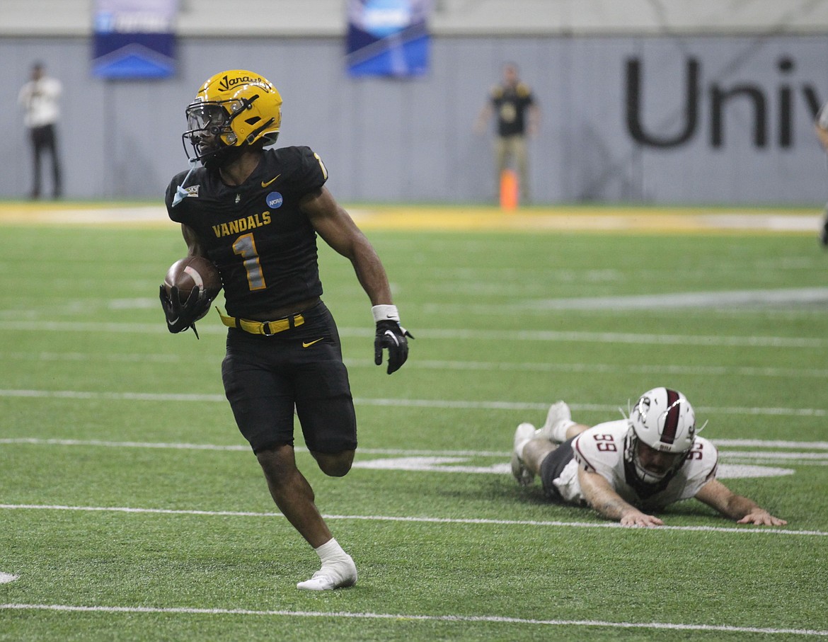 MARK NELKE/Press
Jermaine Jackson of Idaho leaves the final tackler behind on his 86-yard punt return in the third quarter of an FCS second-round playoff game against Southern Illinois on Saturday night at the Kibbie Dome in Moscow.