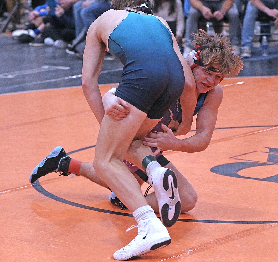 At 160 pounds, Mission/Charlo’s Kelby Dumont was fifth in the Owen Invite with three pins. (Bob Gunderson photo)