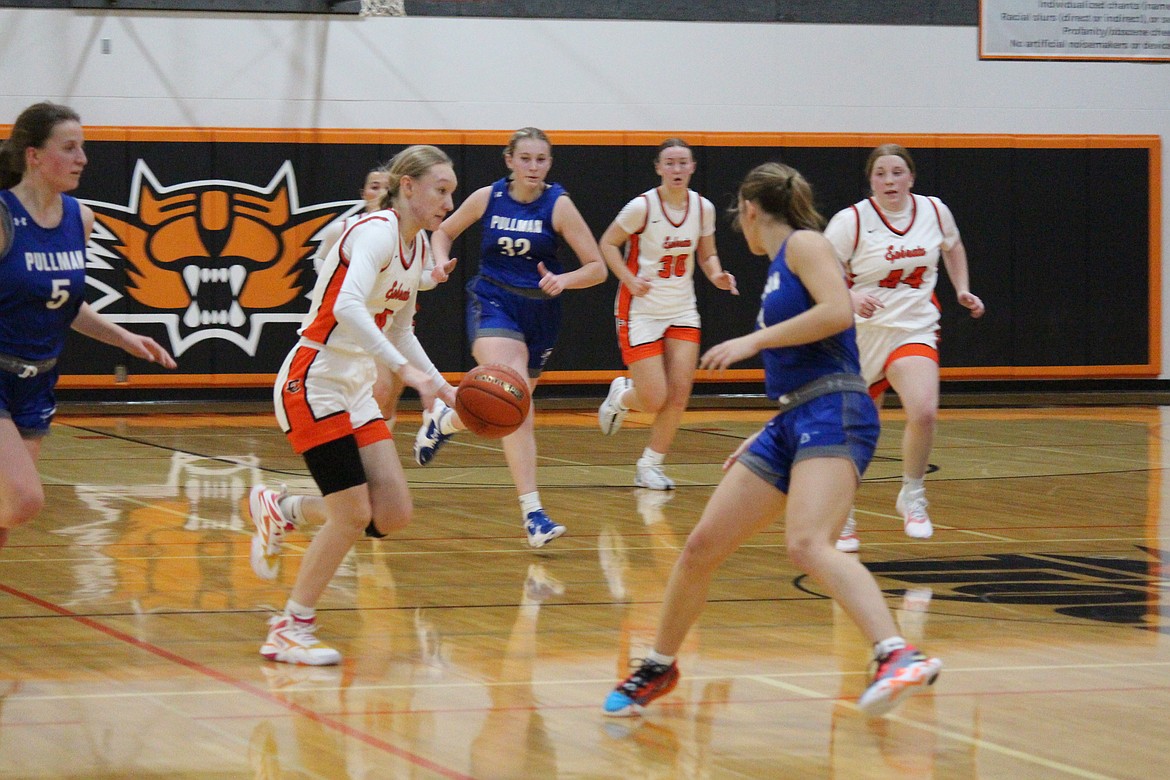 Tori Falconer (4), Ephrata center, pushes the ball up the floor in the Tigers’ 56-36 win over Pullman Saturday.