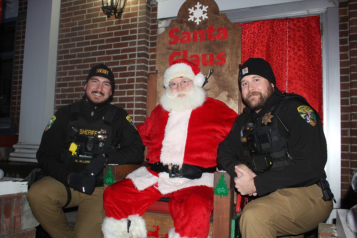 Sheriff's Office deputies visit with Santa Claus. (Monte Turner/Mineral Independent)
