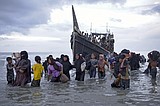 400 Rohingya aboard desperately need rescue, UN says