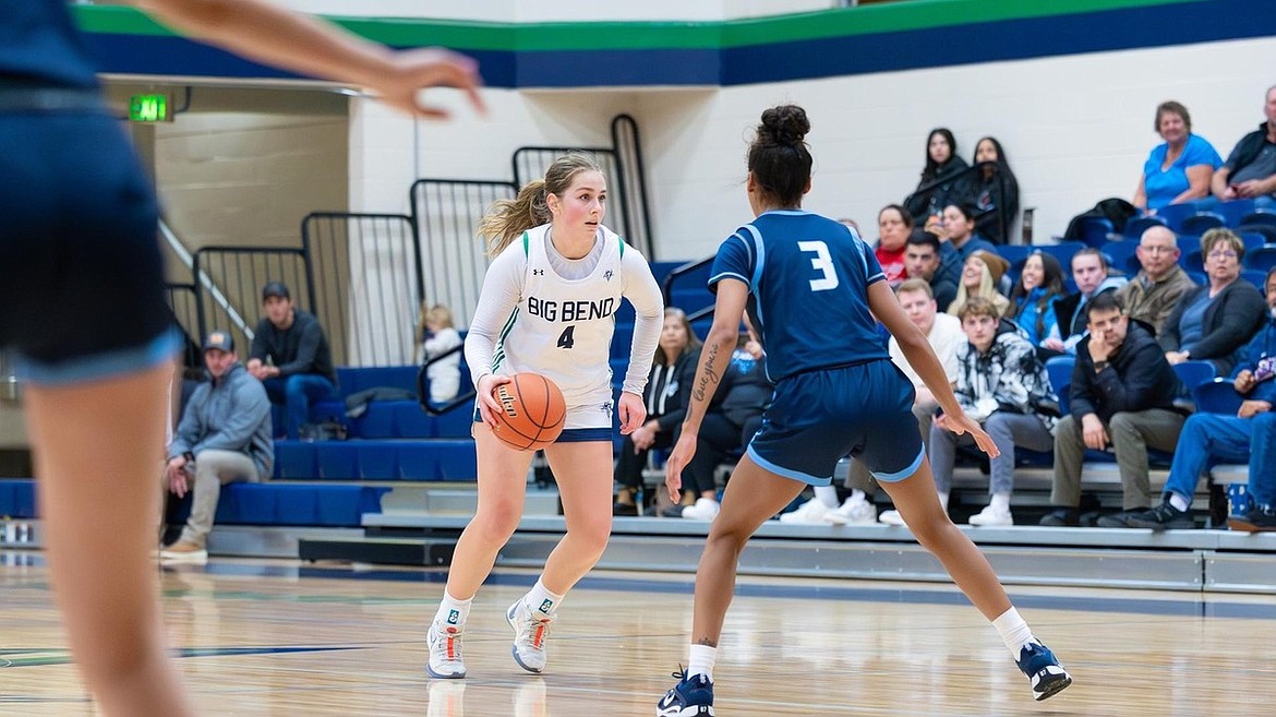 Big Bend guard Katie Hansen (4) scored a season-high 29 points during a game at the Everett Classic.