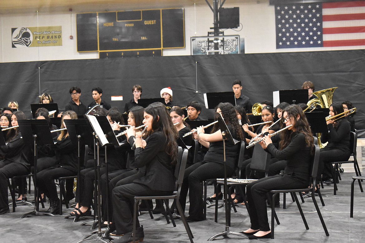 The Royal High School concert band gamely tackles “The Three-Minute Nutcracker,” dashing through slow and spirited ballet movements like a one-horse open sleigh through snow.