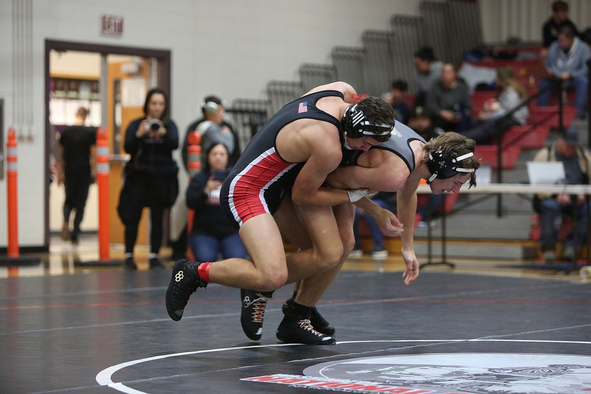 Othello sophomore Camilo Mendez III, left, and Royal sophomore Shea Stevenson, right, wrestle at the Leonard Schutte Invitational on Saturday.