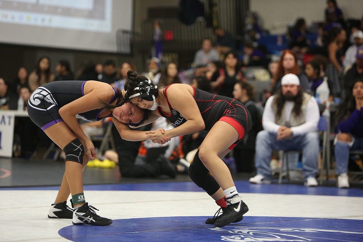 Othello sophomore Briseida Galvez, right, wrestles at the Warden Women’s Wrestling Invite on Saturday.