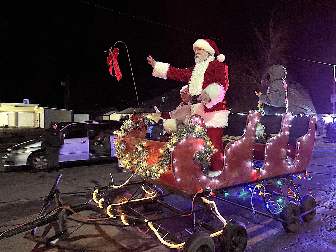 Jolly Old St. Nick made his way down Main Street last Friday during Ronan's Parade of Lights. (Kristi Niemeyer/Leader)