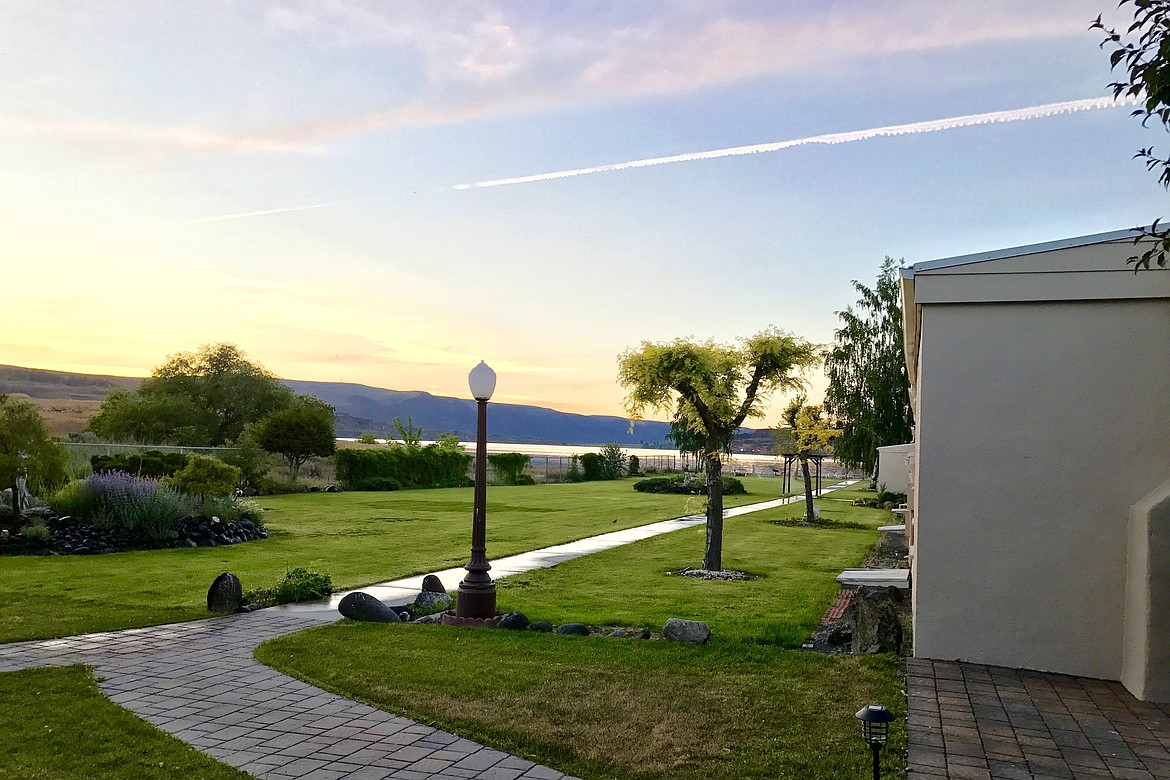 An exterior photo of the Soap Lake Natural Spa & Resort facility adjacent to Soap Lake’s West Beach.