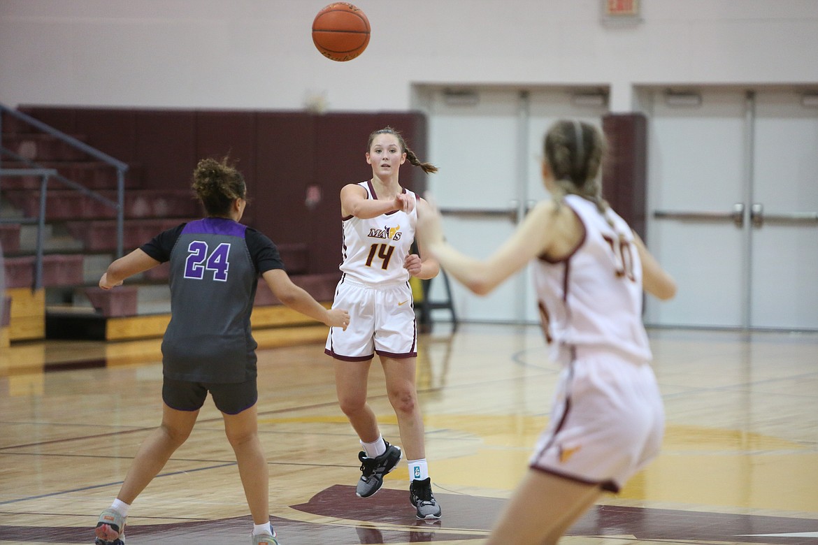 Moses Lake senior Lexi Cox (14) led the Mavs with 16 points in Tuesday’s win over Pasco.