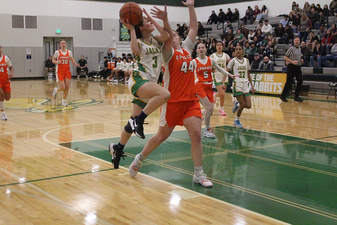 Quincy’s Penelope Thorsen (3) goes for the basket against Ephrata’s Molly Evenson.