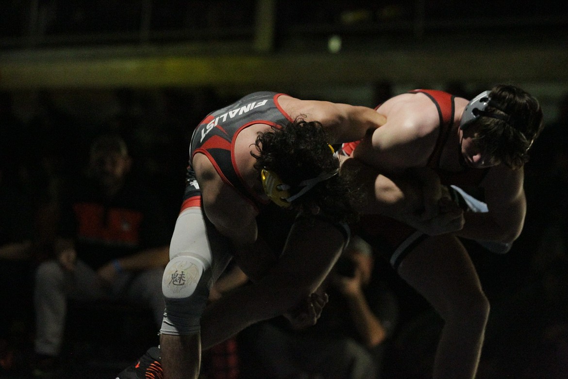 JASON ELLIOTT/Press
Post Falls junior Seth Martin attempts to take down Capital senior Ezekiel McEwen during the 170-pound championship match at the Tri-State Invitational on Saturday.