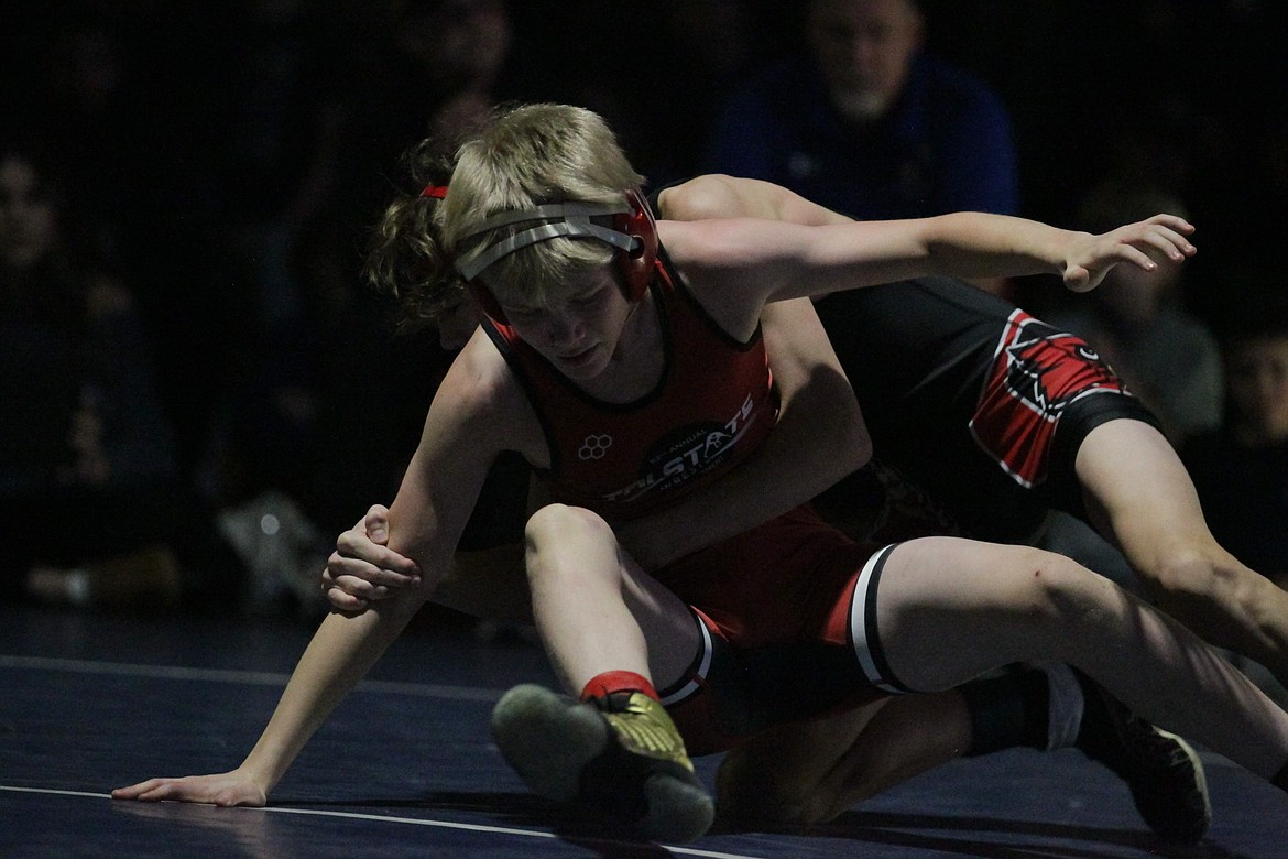JASON ELLIOTT/Press
Coeur d'Alene sophomore Rocco White attempts to get out of the grasp of Orting's Kaden Harding during the 98-pound championship match at the Tri-State Invitational on Saturday at North Idaho College.