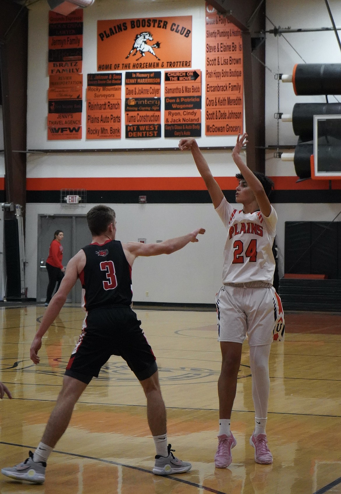 Horsemen forward Pablo Hernandez, a Spanish exchange student, shoots over Hot Springs forward Nick McAllister for two points during Plains' win over the Savage Heat last Tuesday in Plains. (Courtesy photo)