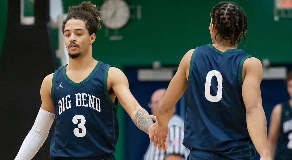 The Big Bend Vikings went 1-2 at last weekend's NWAC Crossover Tournament, defeating Whatcom and suffering losses to Grays Harbor and Southwestern Oregon.