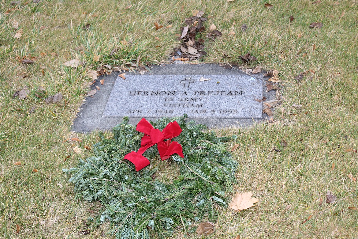 A wreath laying at the headstone of Hernon A. Prejean, a U.S. Army veteran who served in Vietnam and passed away in 1999.