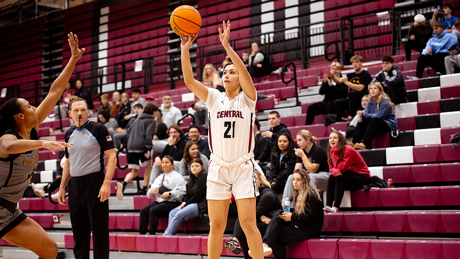 Wildcat guard Asher Cai (21) led all scorers with 21 points in Tuesday’s 83-55 win over Evergreen State.