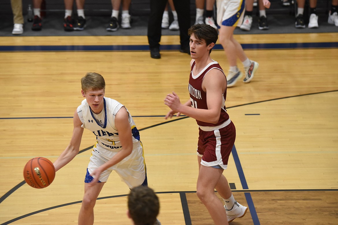 Libby's Tristan Andersen looks to pass against Hamilton on Thursday, Dec. 21, 2023. (Scott Shindledecker/The Western News)