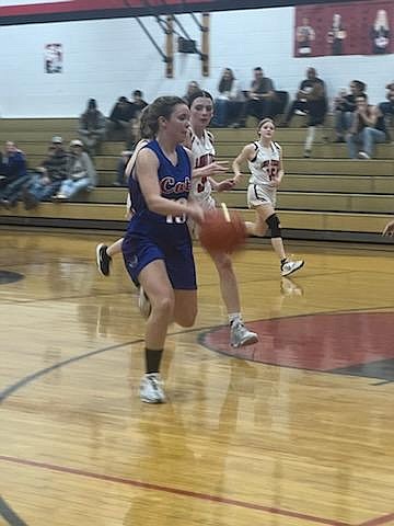 Superior guard Perri Jasper (13) drives past a  Eureka defender during their game last week in Superior. (Photo by Bailey Milender)