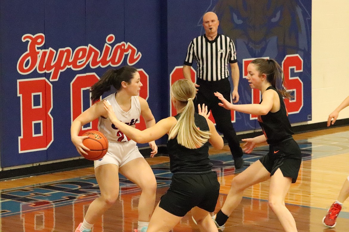 Superior's Maggie Haworth is surrounded by Eureka Lady Lions during their game last week in Supeior, won by Eureka. (Photo by Bailey Milender).