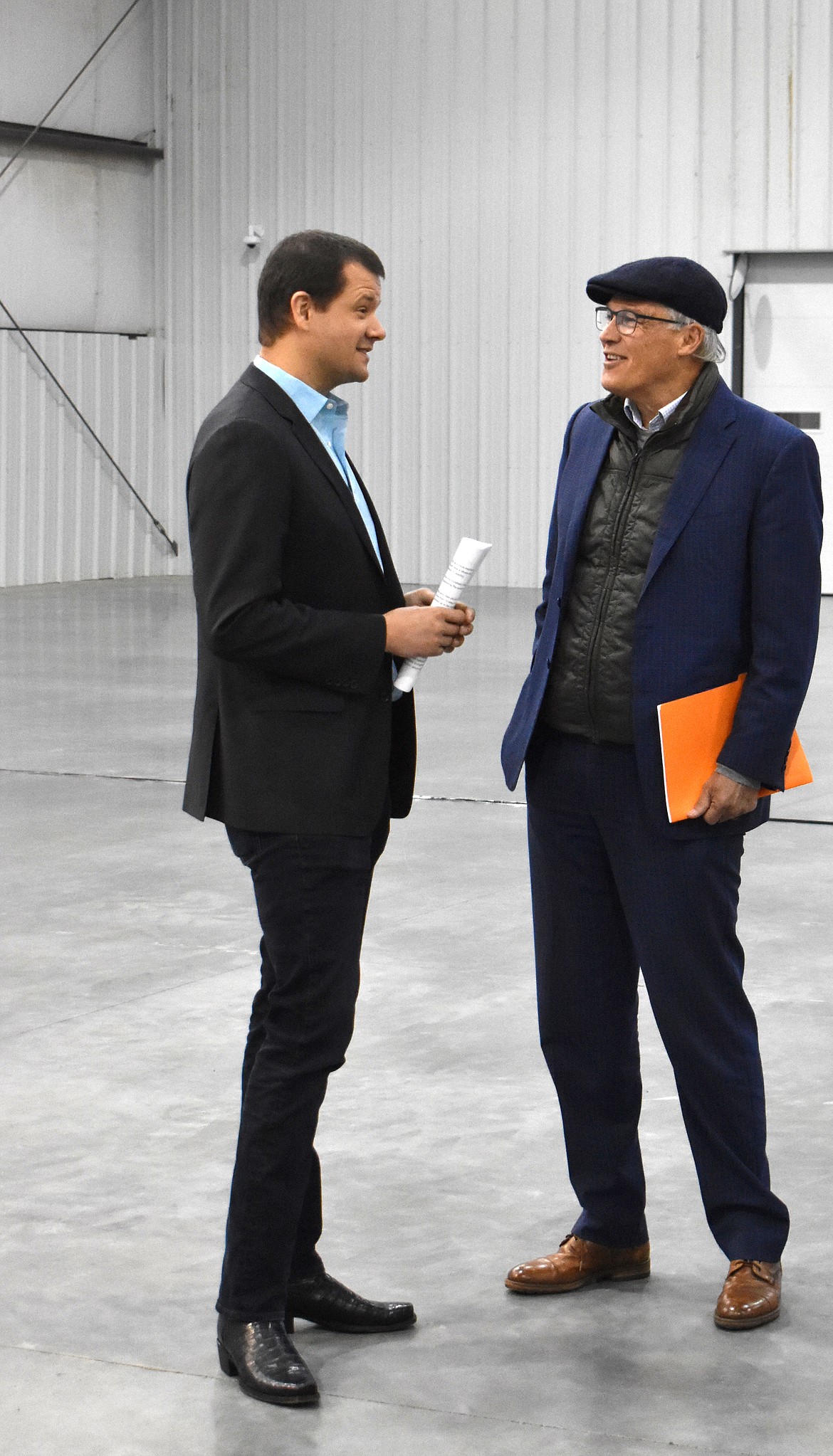 Sila Nanotechnologies CEO Gene Berdichevsky, left, talks with Gov. Jay Inslee