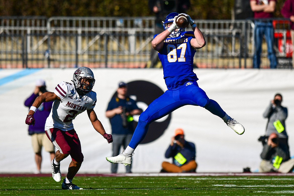 South Dakota State tight end Zach Heins (87) holds on to a reception in the third quarter against Montana in the FCS National Championship at Toyota Stadium in Frisco, Texas on Sunday, Jan. 7. (Casey Kreider/Daily Inter Lake)