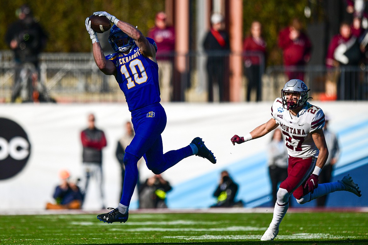 South Dakota State wide receiver Jaxon Janke (10) holds on to a reception in the third quarter against Montana in the FCS National Championship at Toyota Stadium in Frisco, Texas on Sunday, Jan. 7. (Casey Kreider/Daily Inter Lake)
