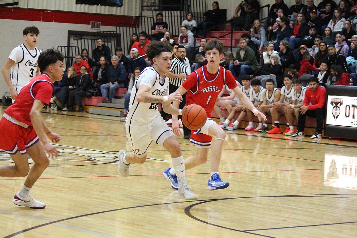 Othello’s Josh Tovar (22) forces the pace against Prosser Friday.