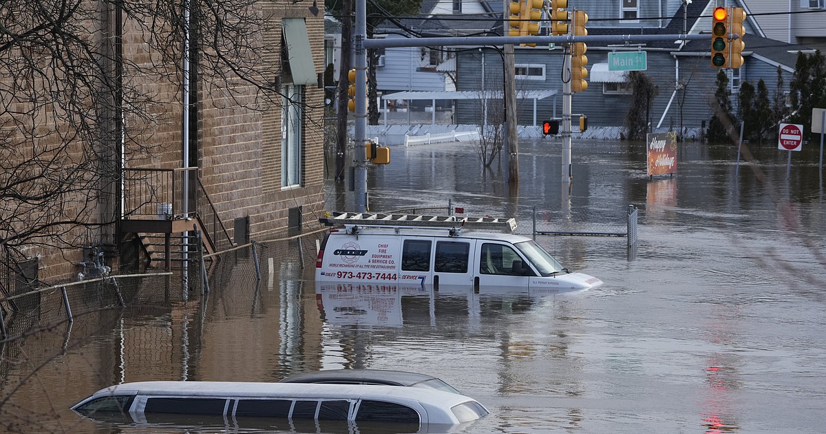 Snow in the West and flooding in the East. Here's how the US is coping with the massive storm - Vimarsana News
