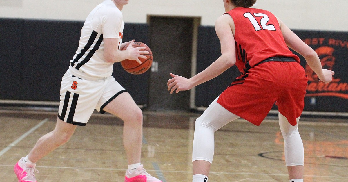 PREP BASKETBALL: Sandpoint boys oust Priest River in close contest