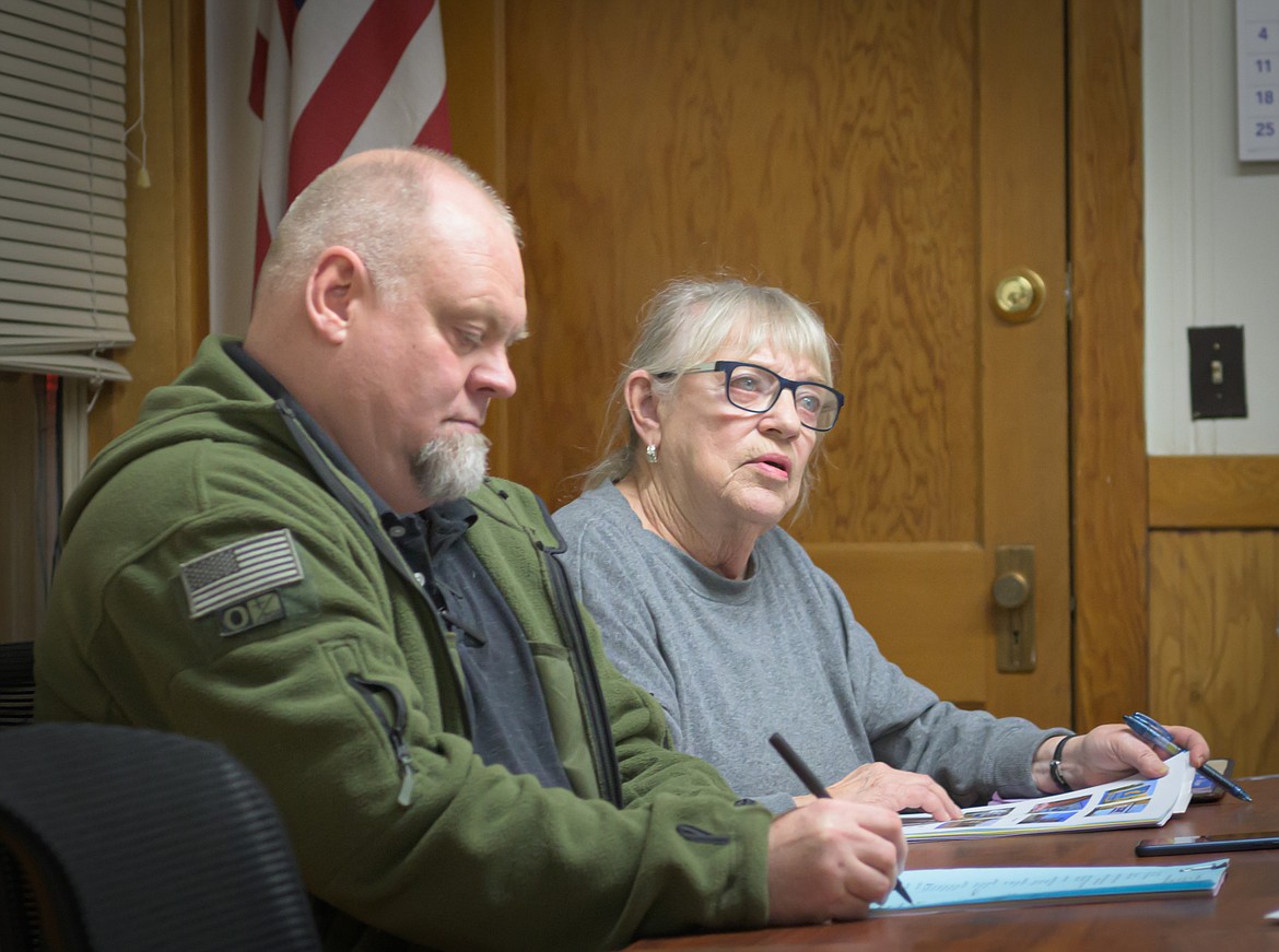 Plains Town Council members Chad Cantrell and Connie Foust review the animal ordinance. (Tracy Scott/Valley Press)