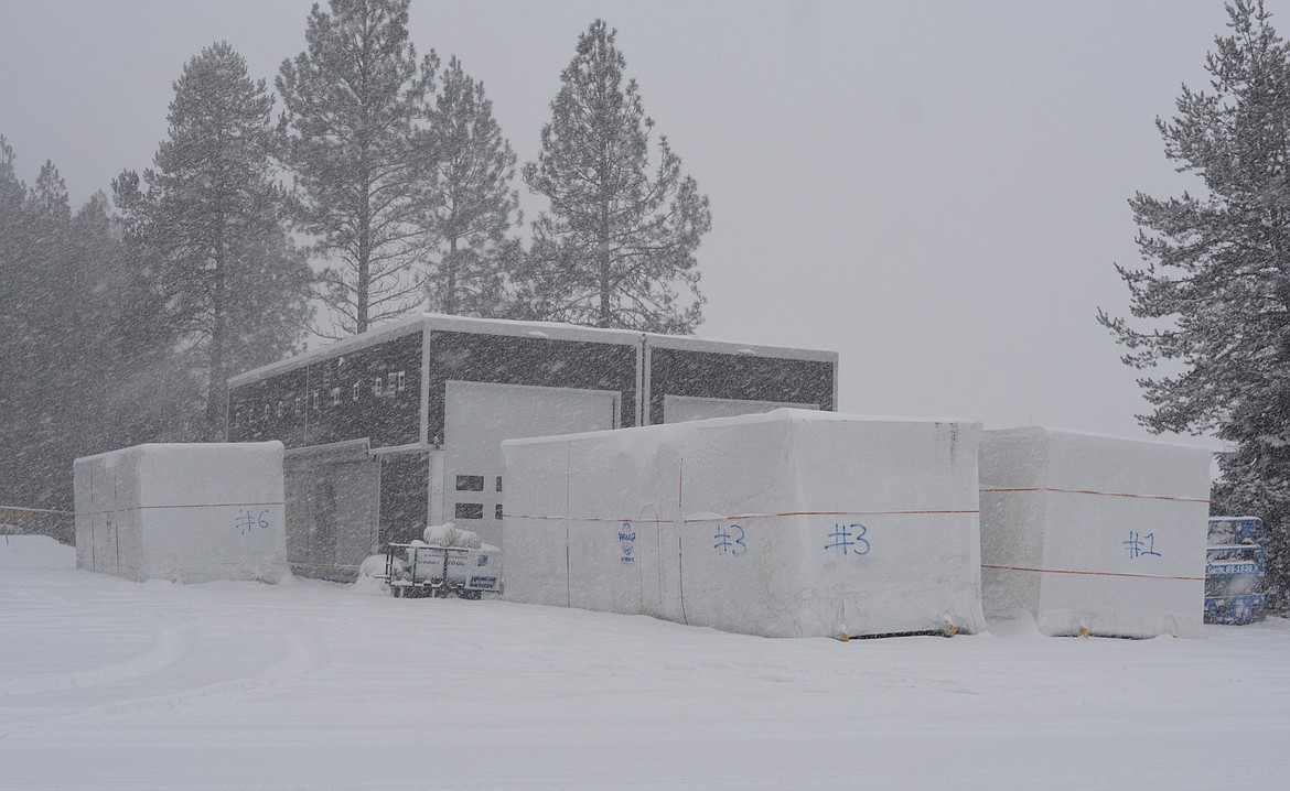 The new Northern Lakes Fire Station 3 will utilize 2,000 square feet for an apparatus bay and maintenance/shop/storage and the remaining 5,000 sq feet living quarters, sleeping quarters, meeting/training areas. The units making up the station will be comprised of prefabricated pieces. In total, the new station costs about $3.65 million to order and assemble.