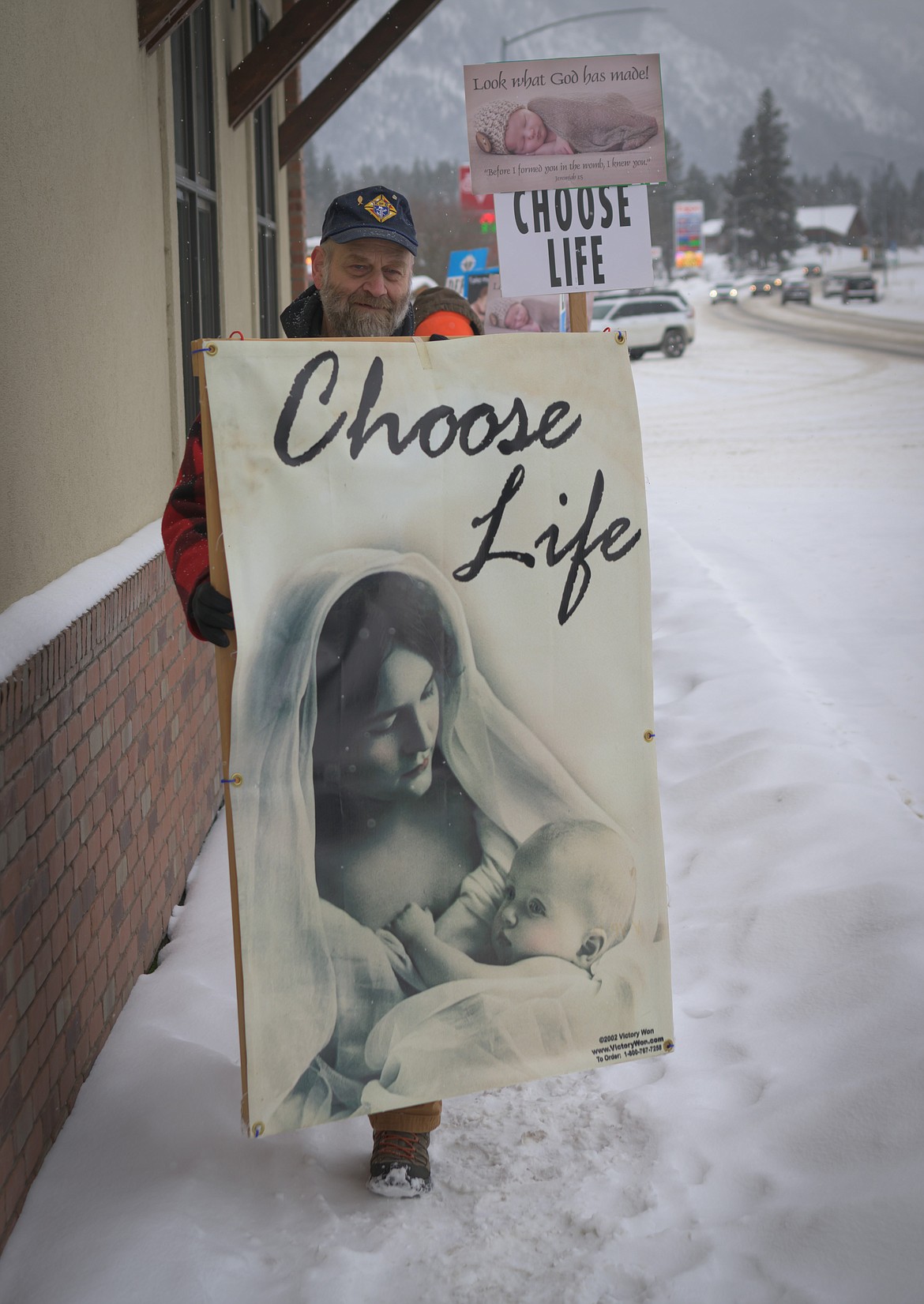 Steve Snell shows his support for the March for Life movement. (Tracy Scott/Valley Press)