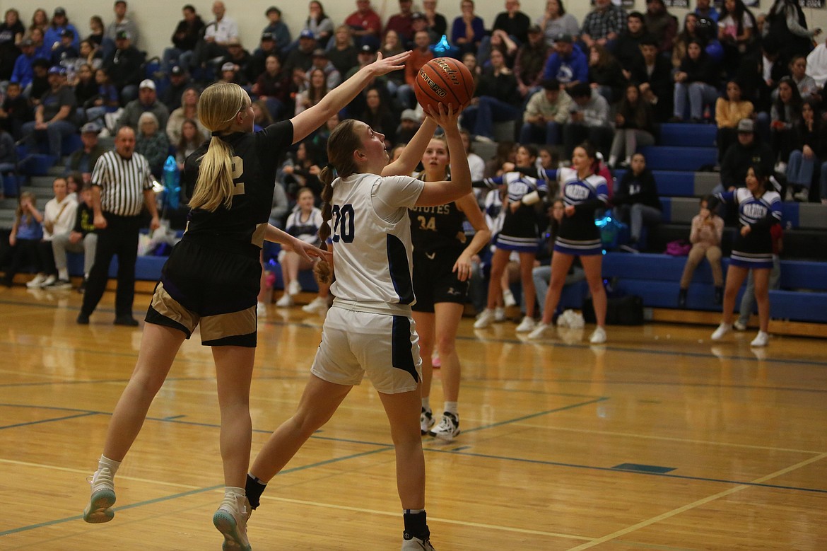 Warden senior Molly Sackmann (20) attempts a shot in the third quarter of Thursday’s 64-42 win over Columbia (Burbank).