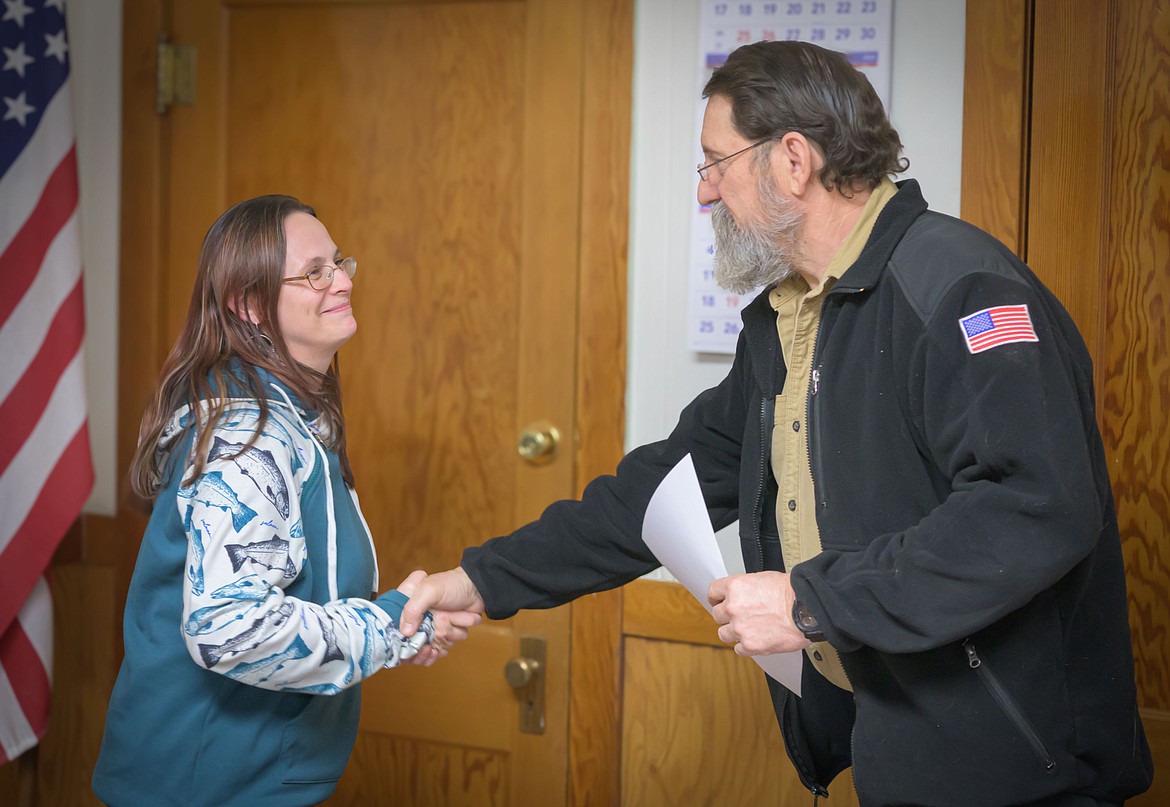 Plains Council Ward 1 member Lana Dicken is sworn in by Mayor Joel Banham. (Tracy Scott/Valley Press)