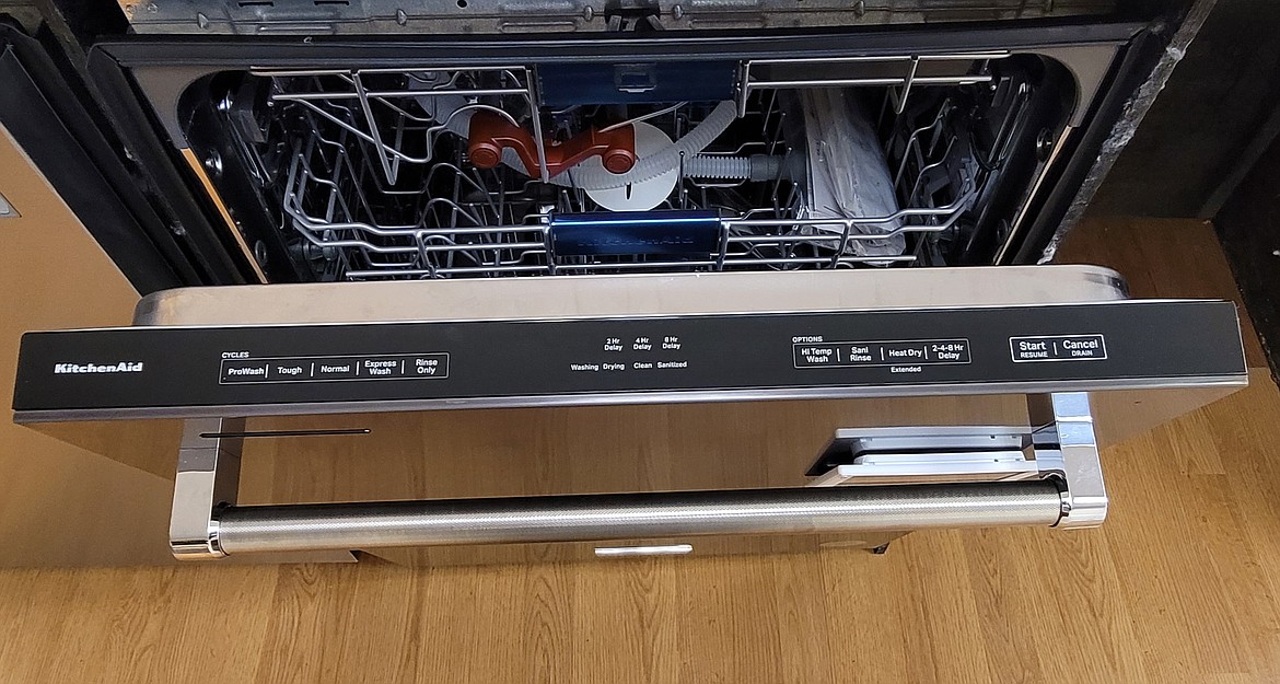 This dishwasher from KitchenAid may be up your alley, but it depends on what you’re looking for. With 10 buttons along the top of the appliance’s door and multiple cycle indicators there, some shoppers may not like being unable to see the controls for the device when the door is shut and the top edge is hidden by a countertop.