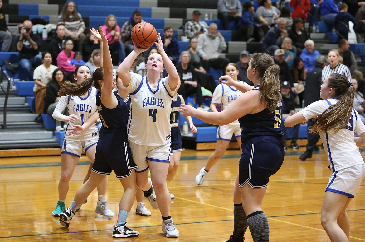 Soap Lake sophomore Brooke Dana (4) led the Eagles with 17 points Tuesday night.