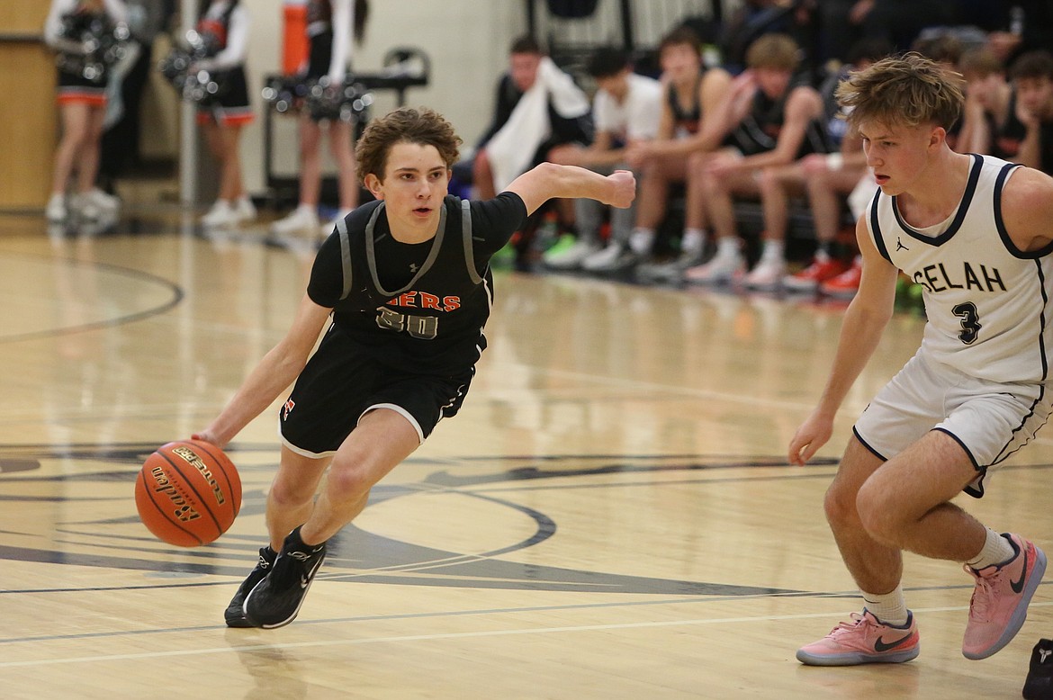 Ephrata sophomore Cooper Black (30) dribbles the ball toward the rim against Selah.