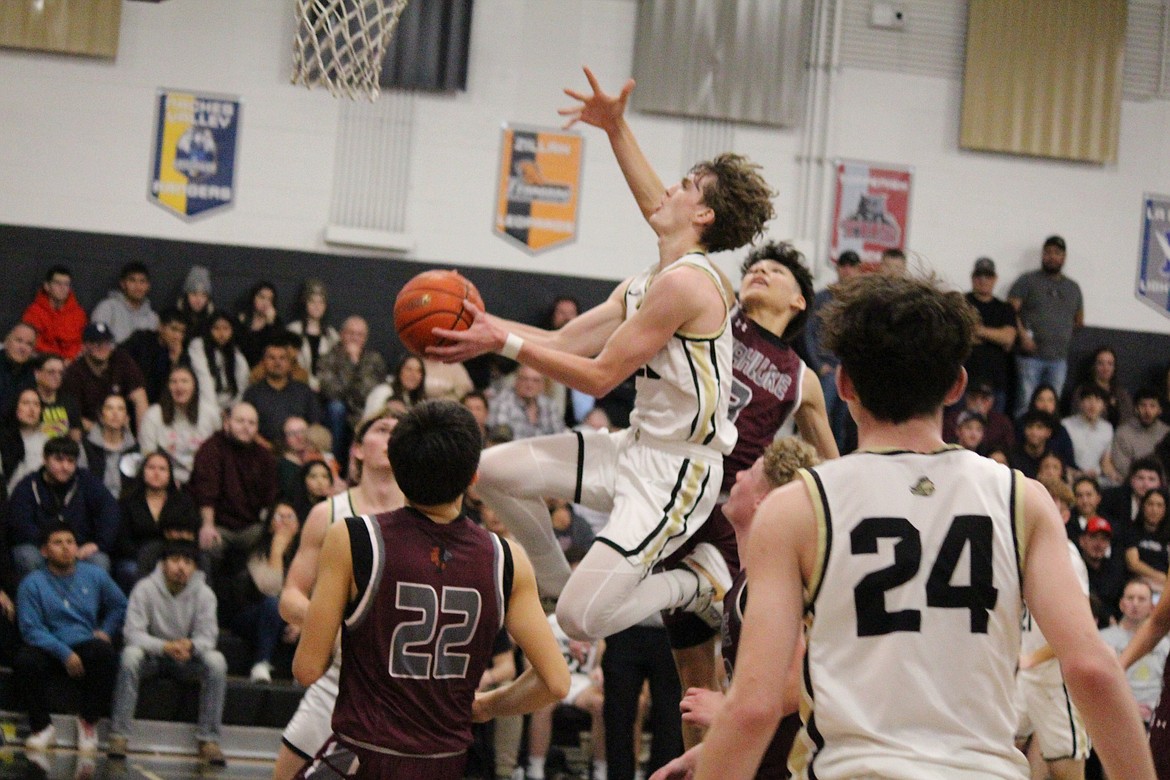 Caden Allred, center, goes up for the shot in Royal’s 50-42 win over Wahluke Friday.