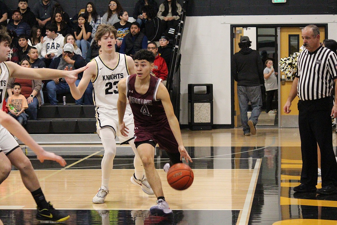 Diego Perez of Wahluke (4) gets around the baseline defense.