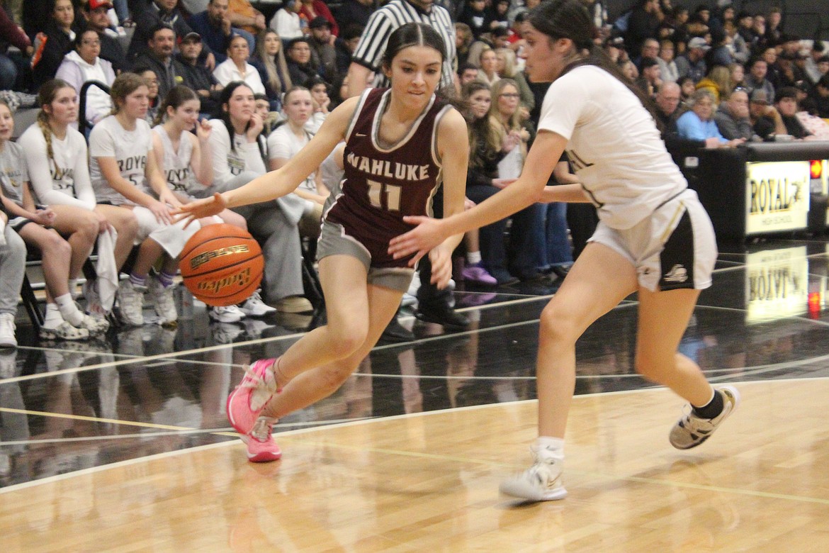 Yohary Magana (11) of Wahluke turns the corner on a drive during the Warriors’ loss to Royal.