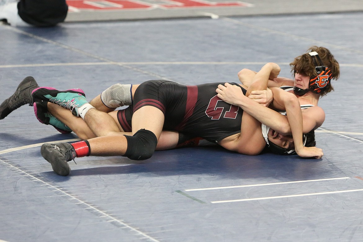 Royal senior Zander Boyd, right, placed third in the 113-pound bracket of Friday’s Central Washington Athletic Conference district tournament.