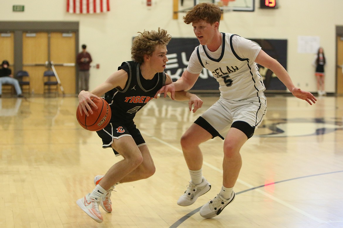 The Ephrata Tigers fell to East Valley (Yakima) in the opening round of the Central Washington Athletic Conference district tournament, dropping the Tigers into the consolation bracket.