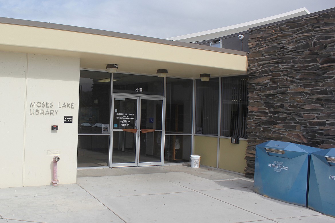 Exterior of the Moses Lake Public Library, which has begun offering free citizenship classes in partnership with Hand In Hand Immigration Services every Tuesday at 5 p.m. The classes are offered in both English and Spanish.